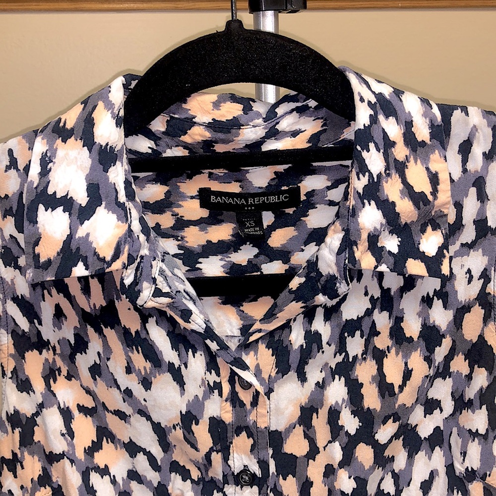 Banana Republic Women’s XS Sleeveless Blouse - Picture 2 of 3